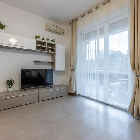 Apartment Sansiro75 Large 3bdr With Private Garage Near To Fiera And Stadium *