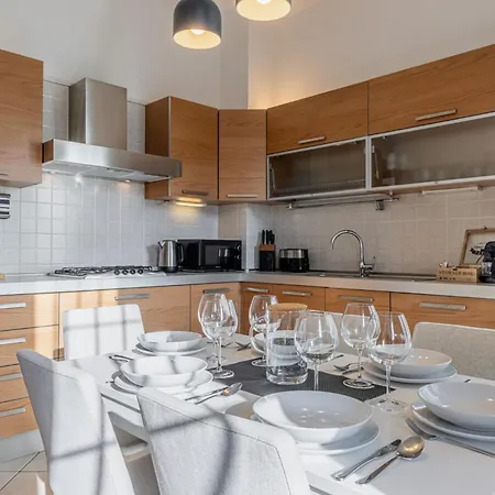 شقة Sansiro75 Large 3bdr With Private Garage Near To Fiera And Stadium